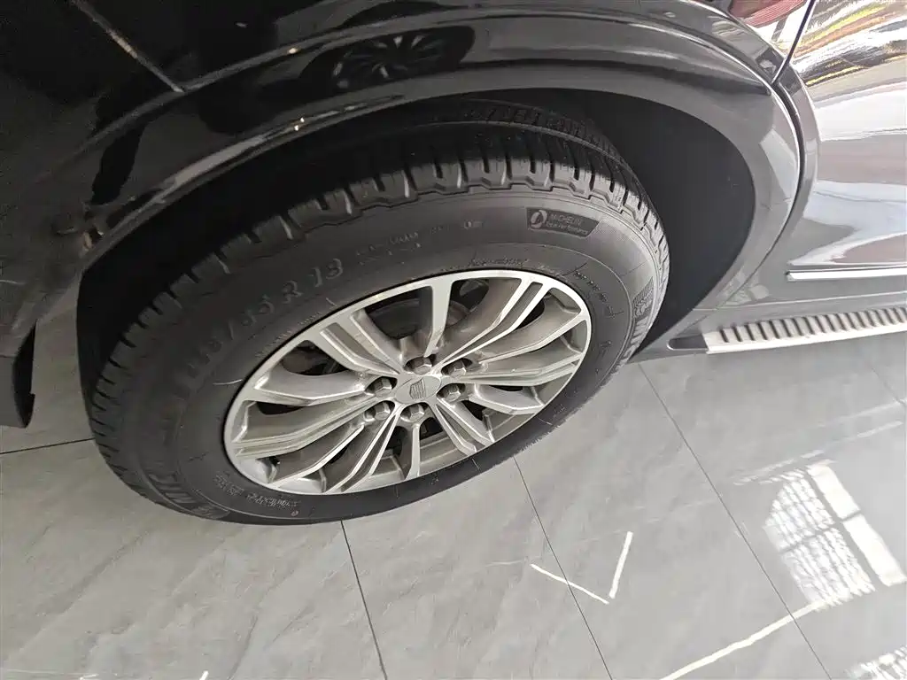 Cadillac XT5 - фото 20
