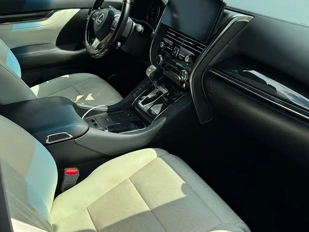 Lexus LM — миниатюра 9