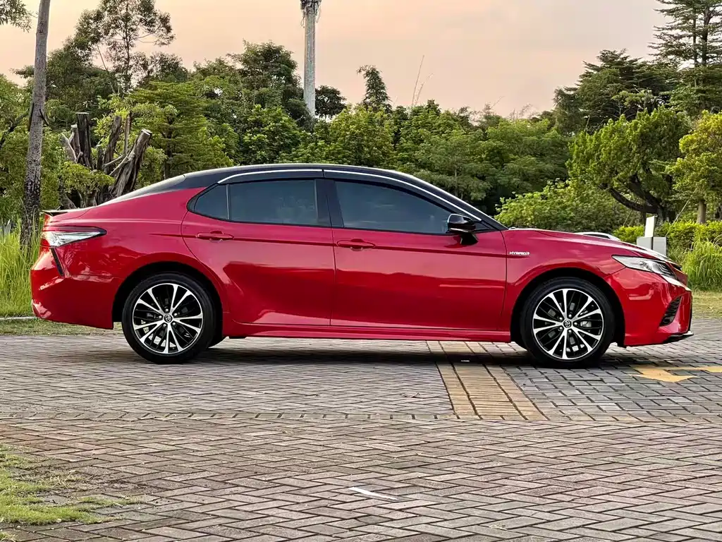 TOYOTA CAMRY