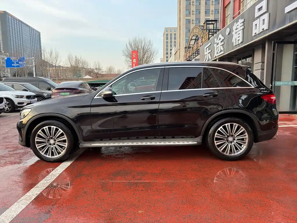 MERCEDES-BENZ GLC