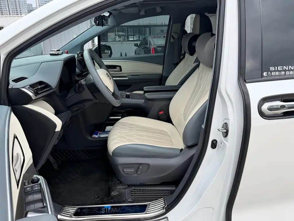 Toyota Sienna — миниатюра 4
