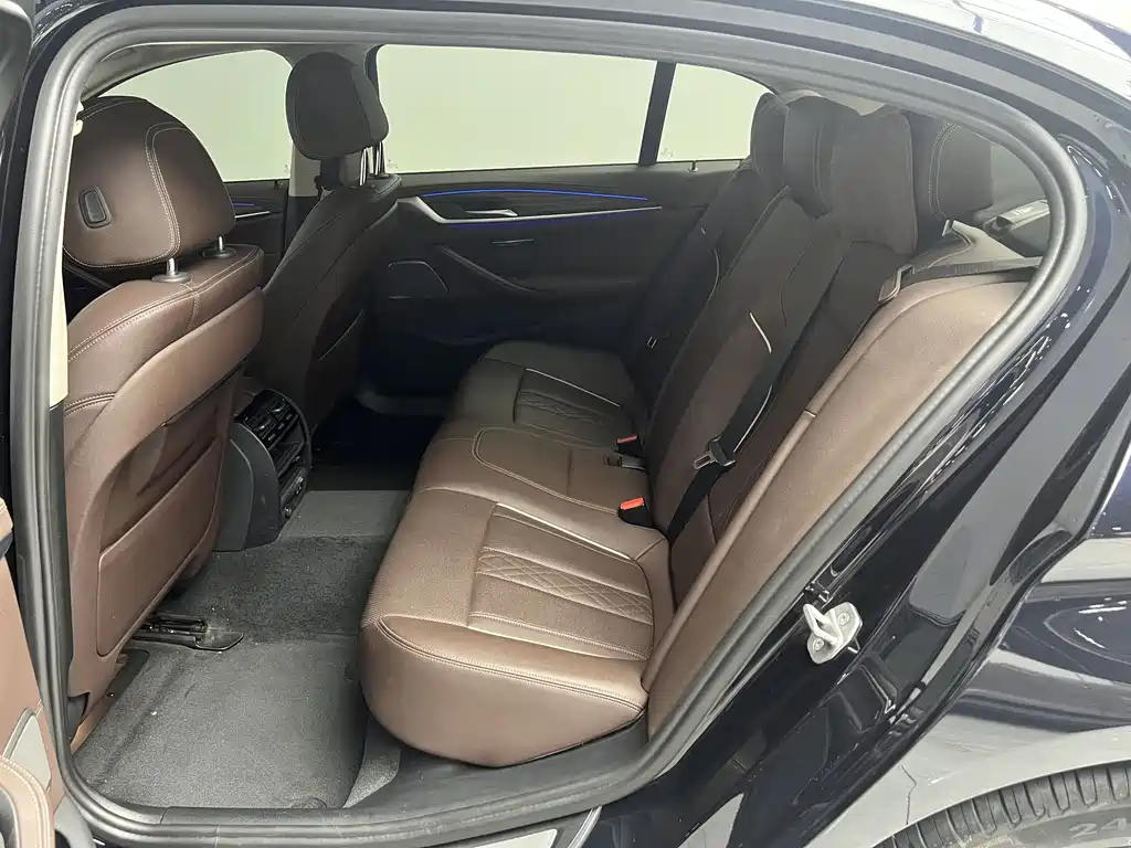 BMW 5 Series — миниатюра 15
