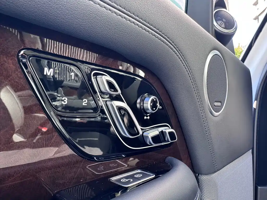 Land Rover Range Rover — миниатюра 7