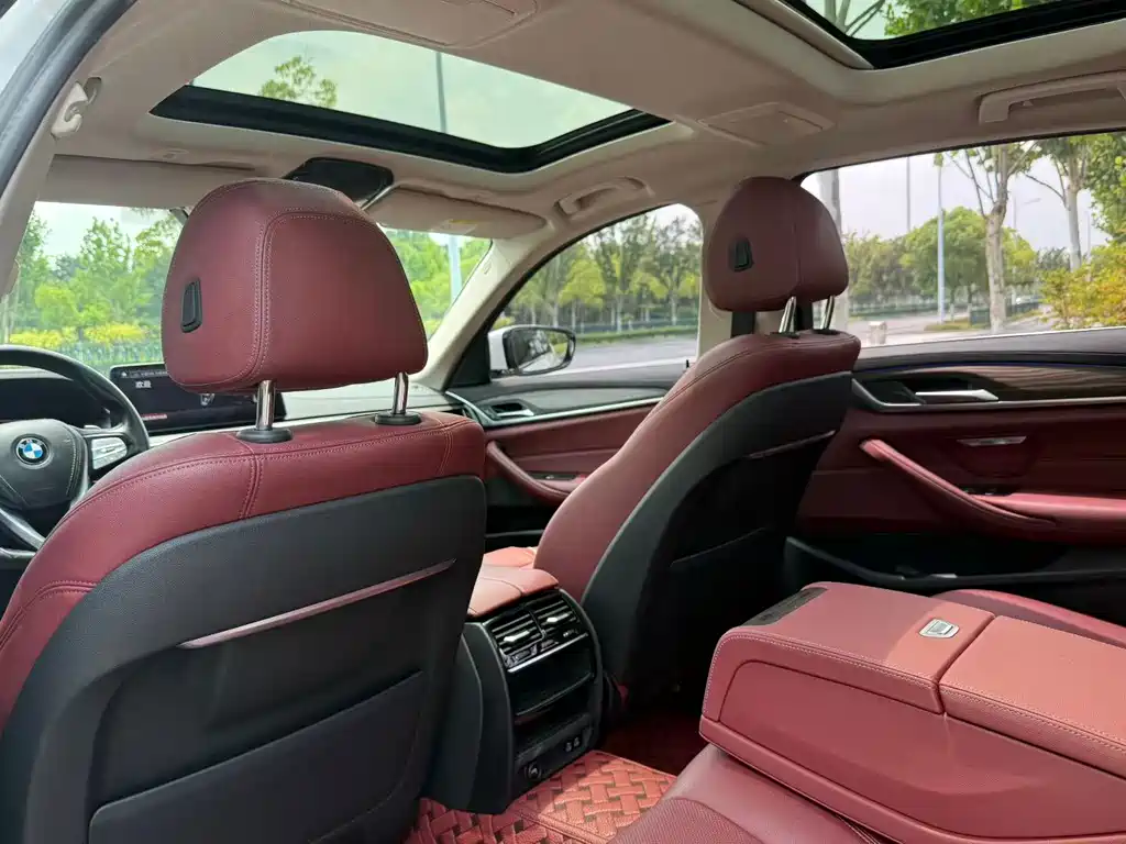 BMW 5 Series — миниатюра 5