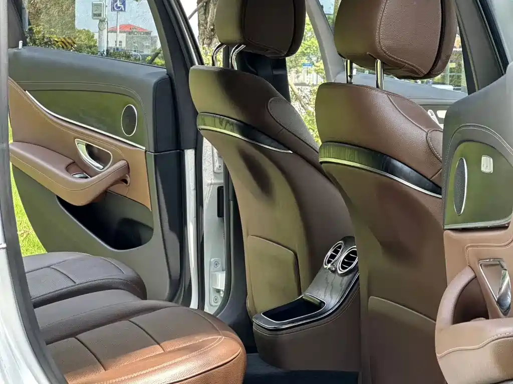 Mercedes-Benz E-Class — миниатюра 5