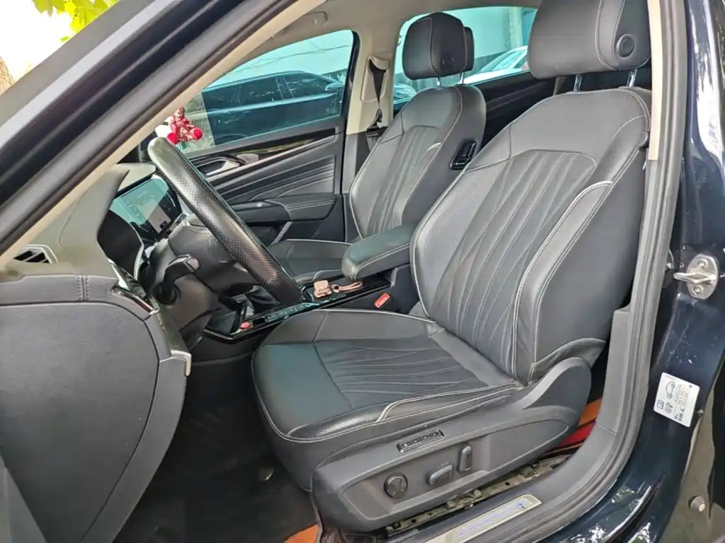 Volkswagen Passat PHEV — миниатюра 15