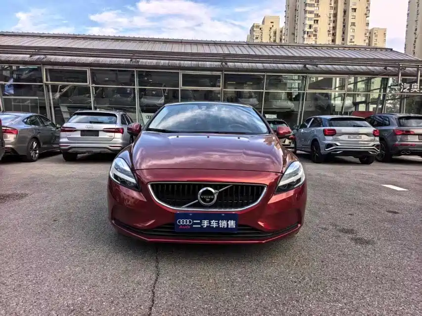 VOLVO V40