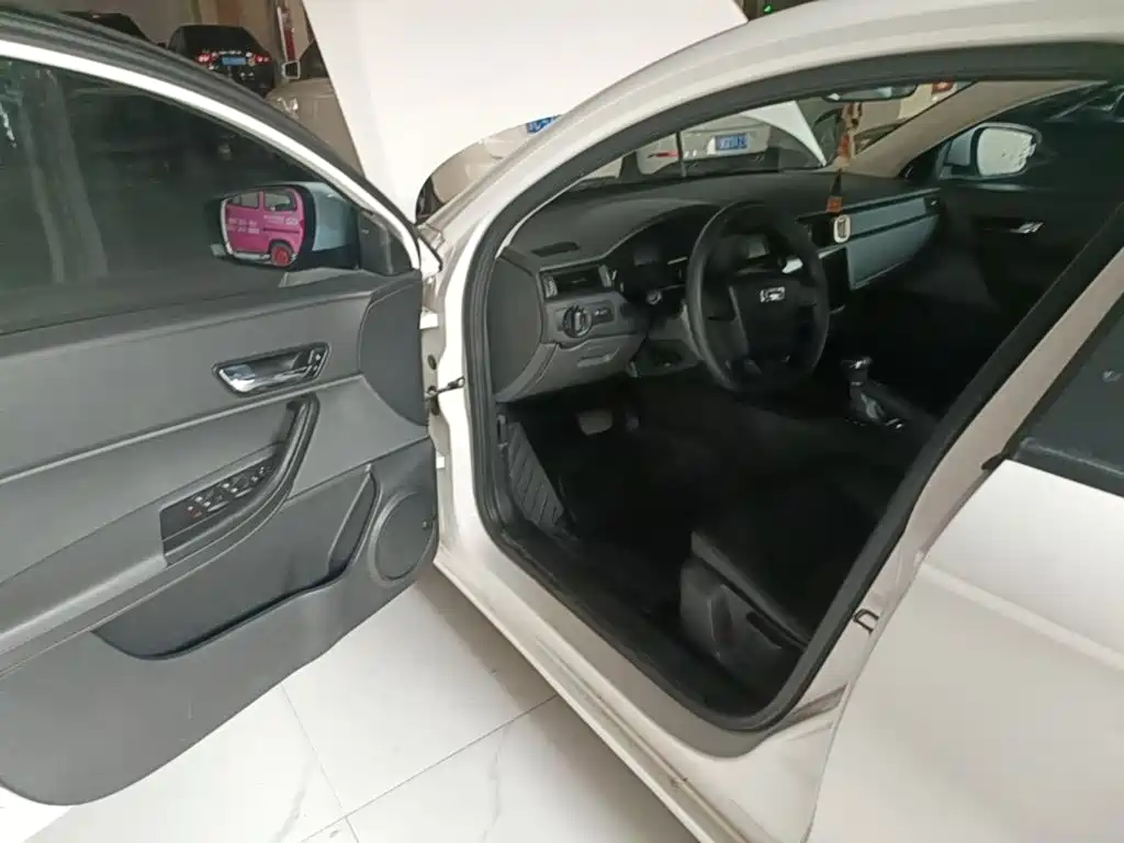 Qoros Qoros 3 — миниатюра 19