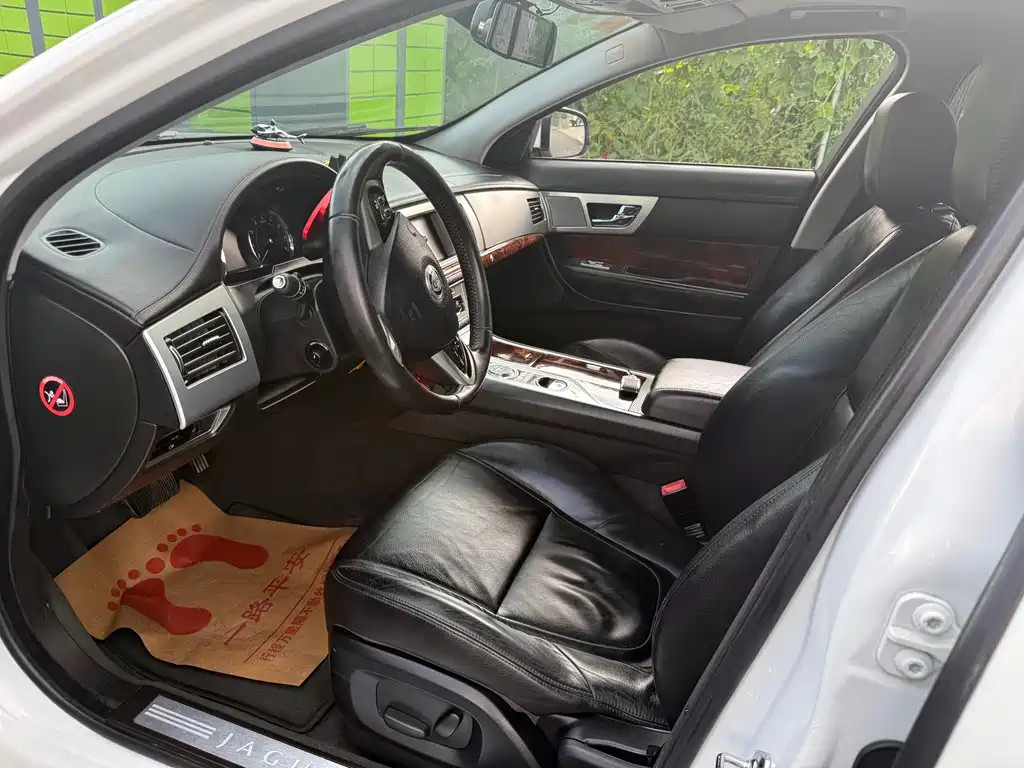 Jaguar XF — миниатюра 6