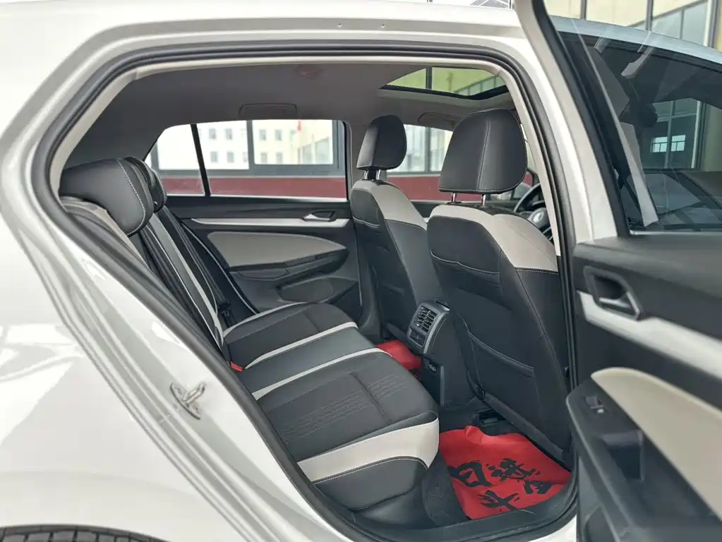 Volkswagen Golf — миниатюра 13