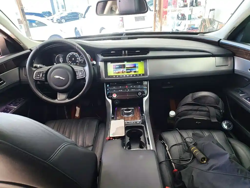 Jaguar XFL — миниатюра 10