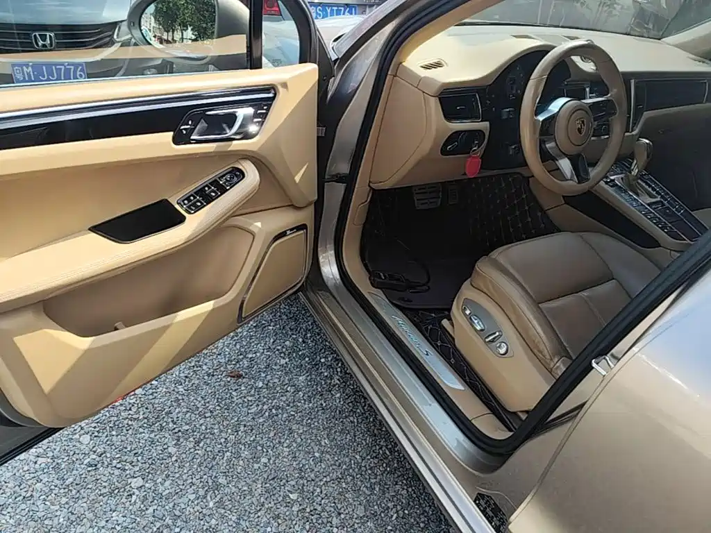 Porsche Macan — миниатюра 16