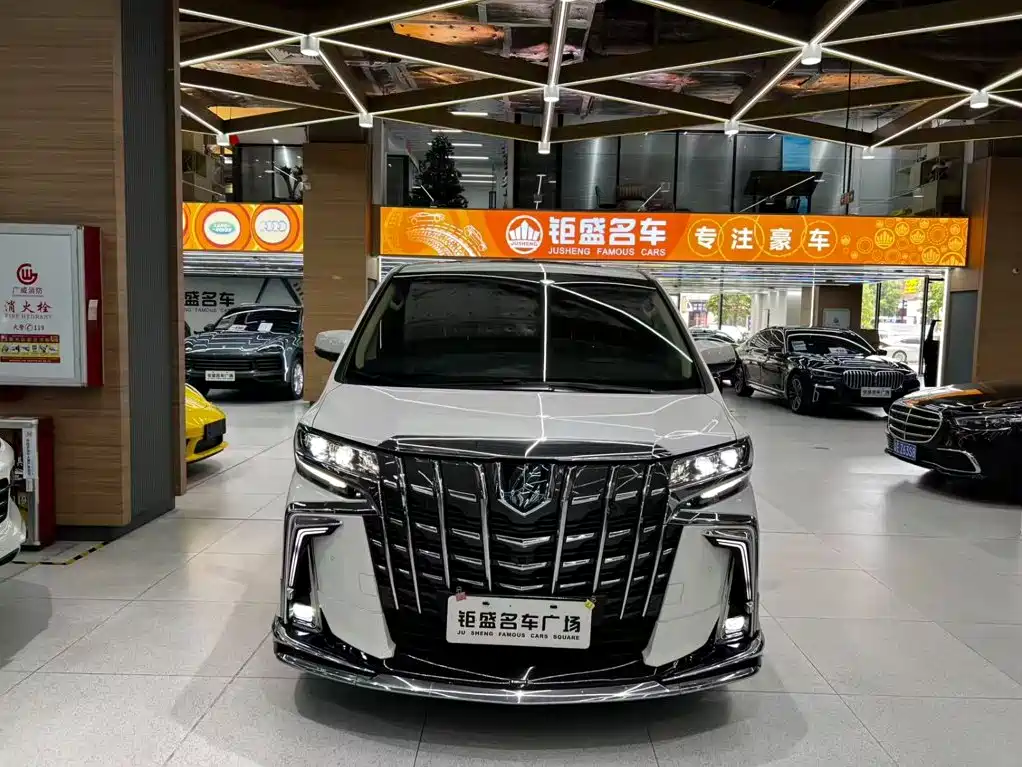 Toyota Alphard — миниатюра 7