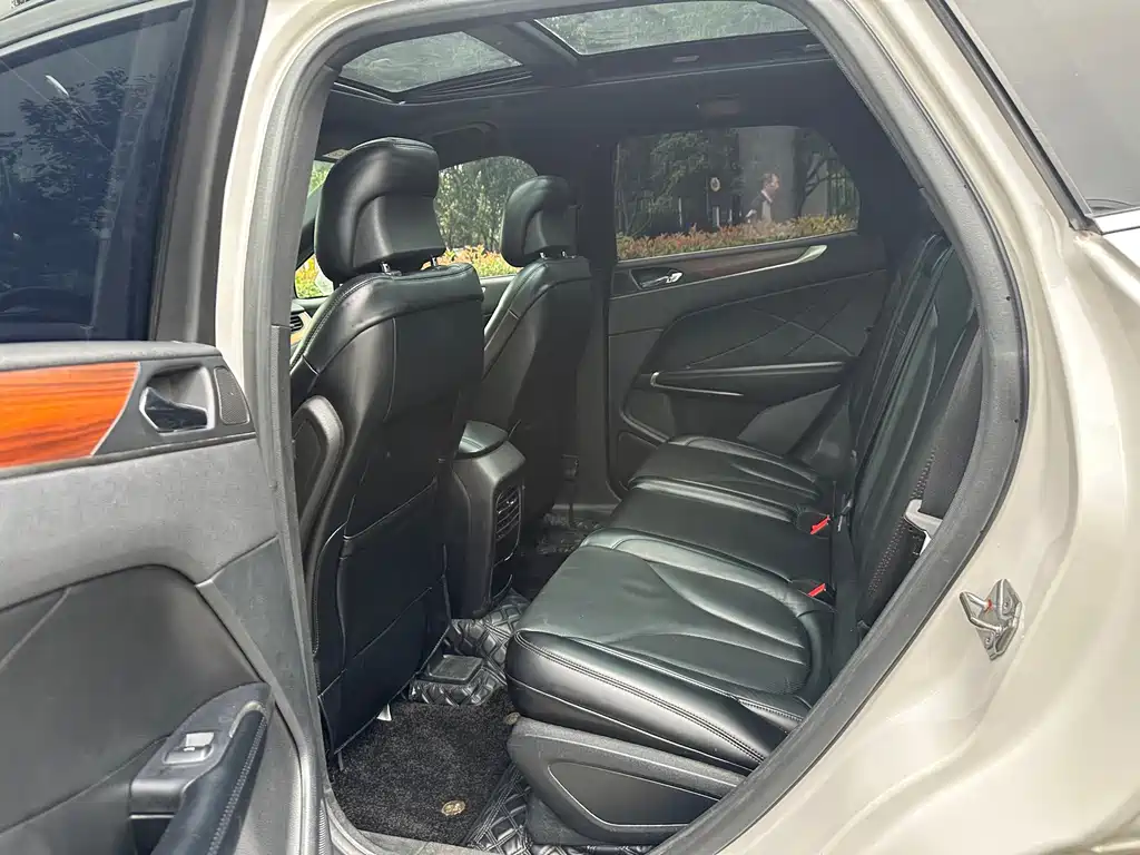 Lincoln MKC — миниатюра 14
