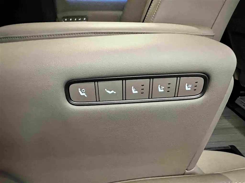 Li Auto Li MEGA — миниатюра 31