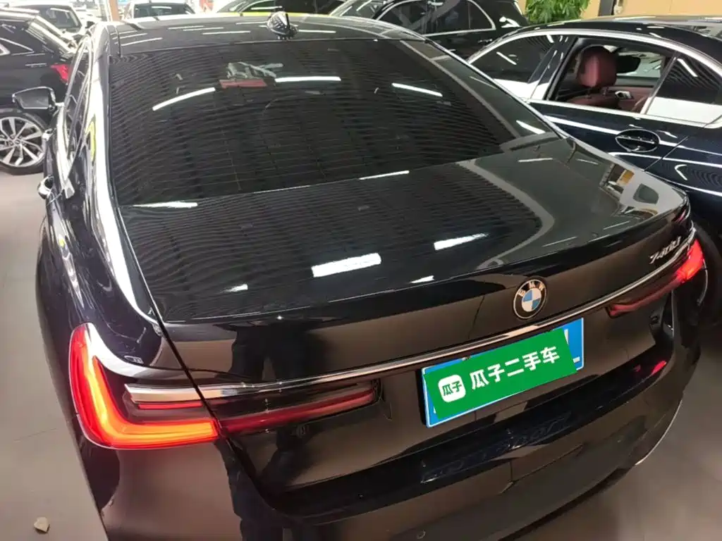 BMW 7 Series — миниатюра 6