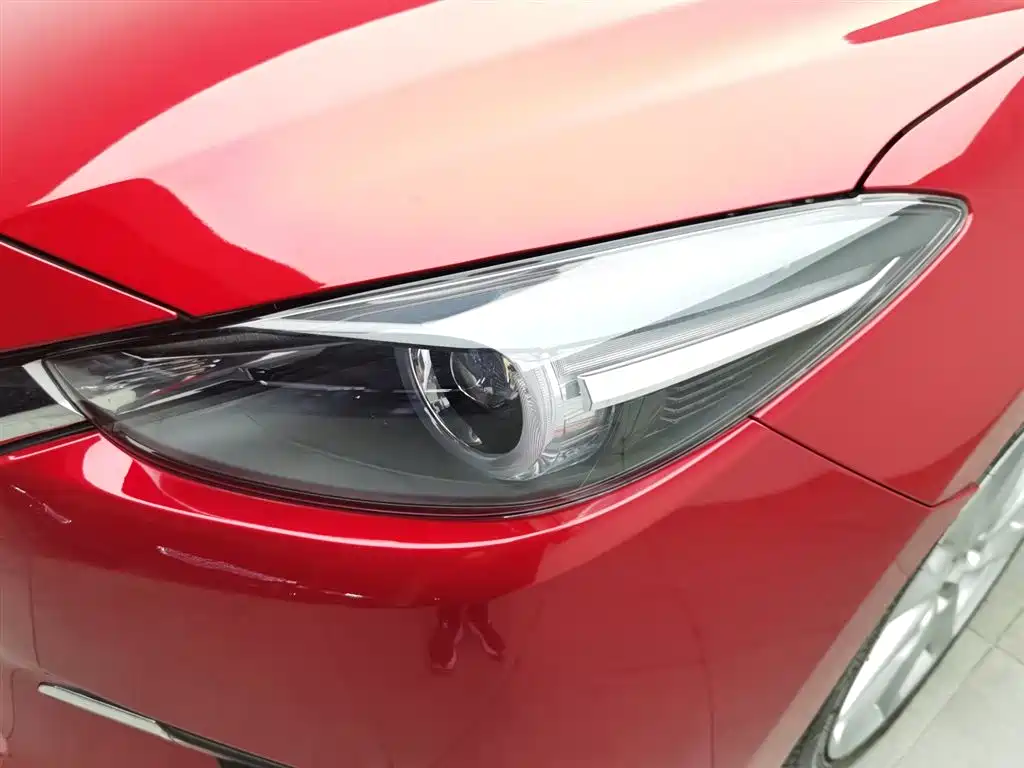Mazda Mazda3 3 2017 2.0L AT Luxury V