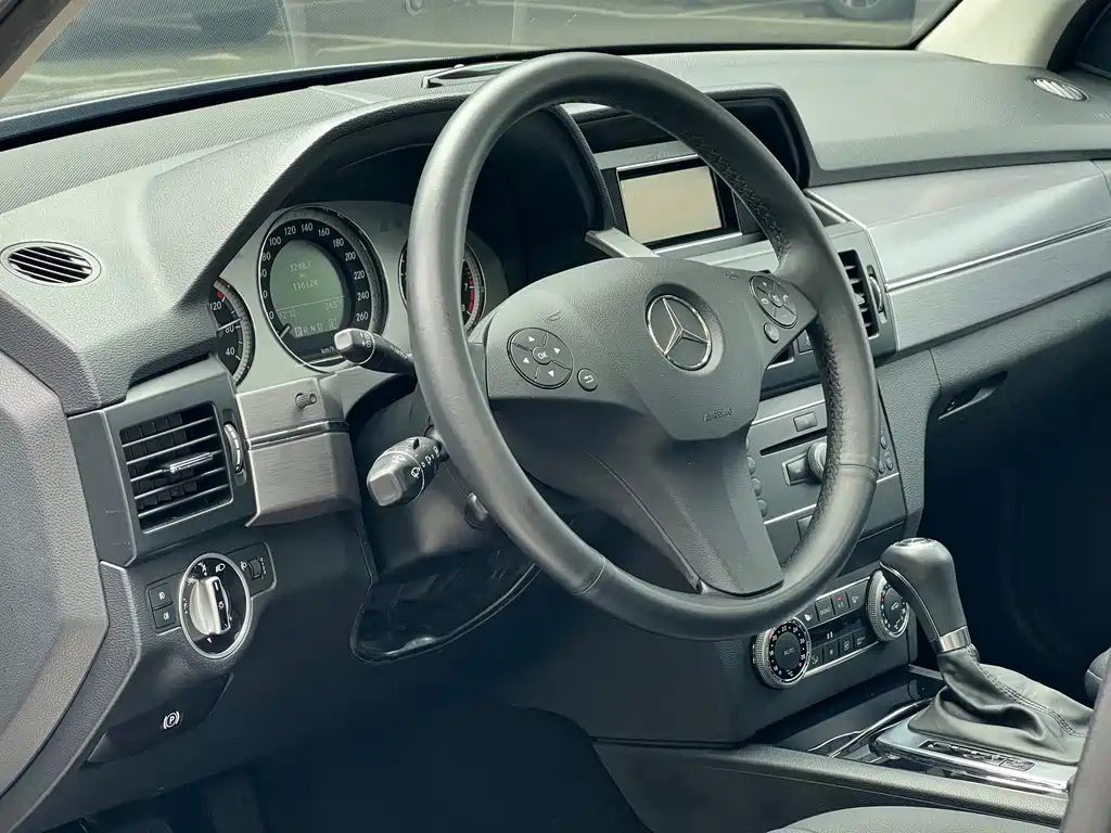 Mercedes-Benz GLK-Class (Import) — миниатюра 14