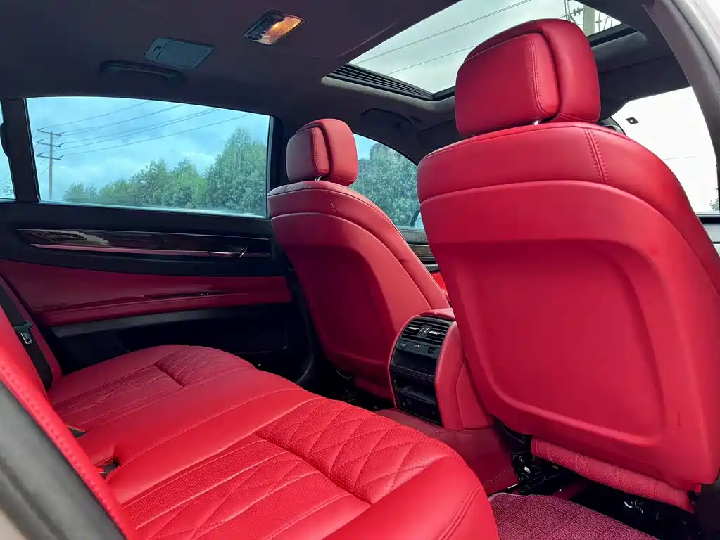 BMW 7 Series — миниатюра 15