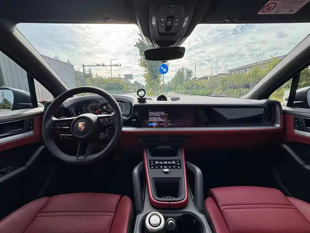 Porsche Cayenne — миниатюра 6