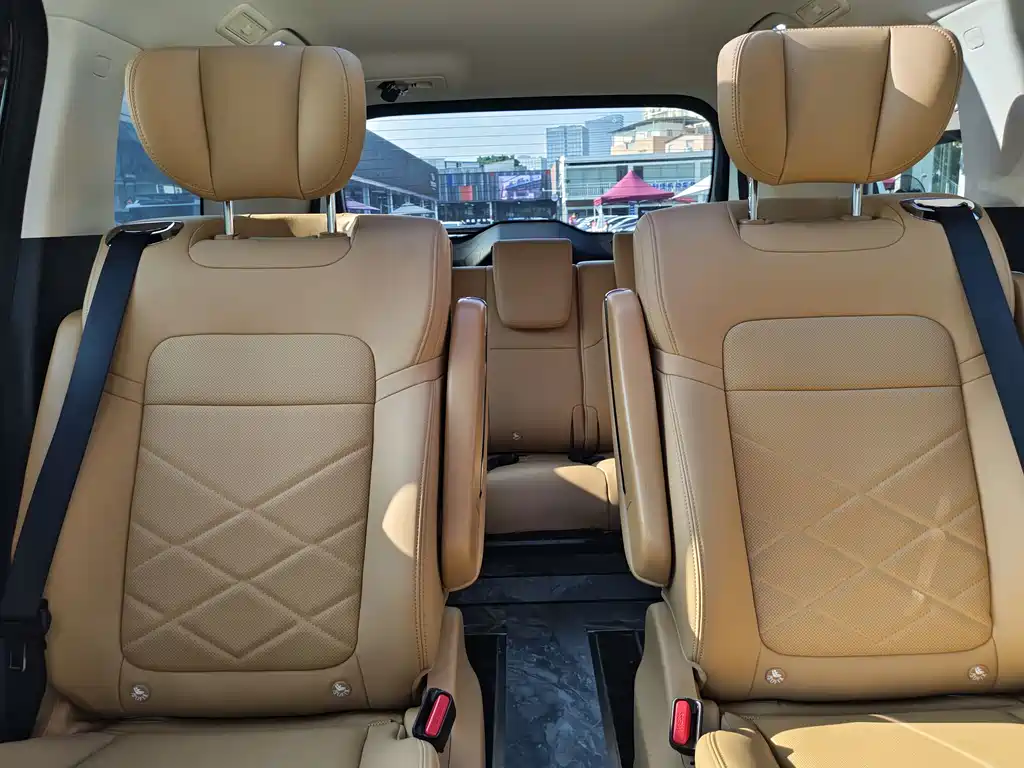 GAC Motor Trumpchi E8 PHEV — миниатюра 19