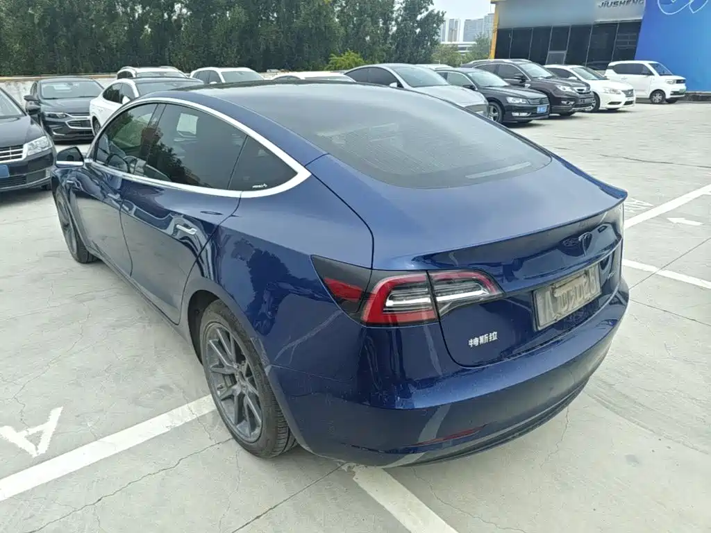 Tesla Model 3 — миниатюра 5