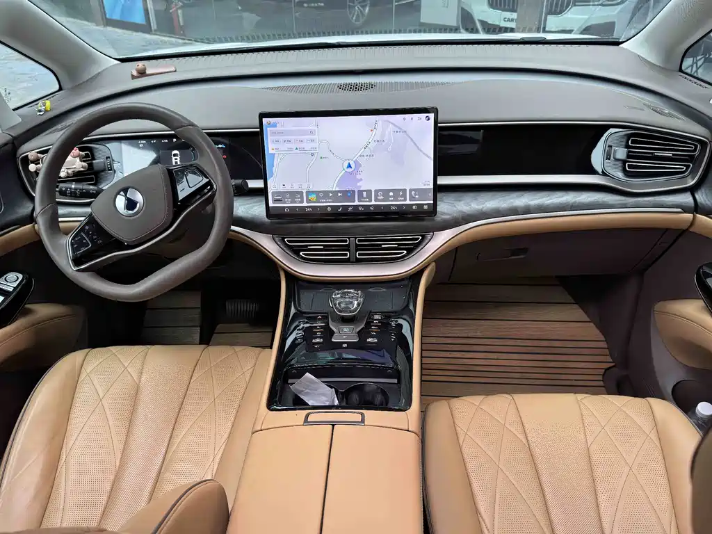 Denza D9 2022 DM-i 1040 Luxury