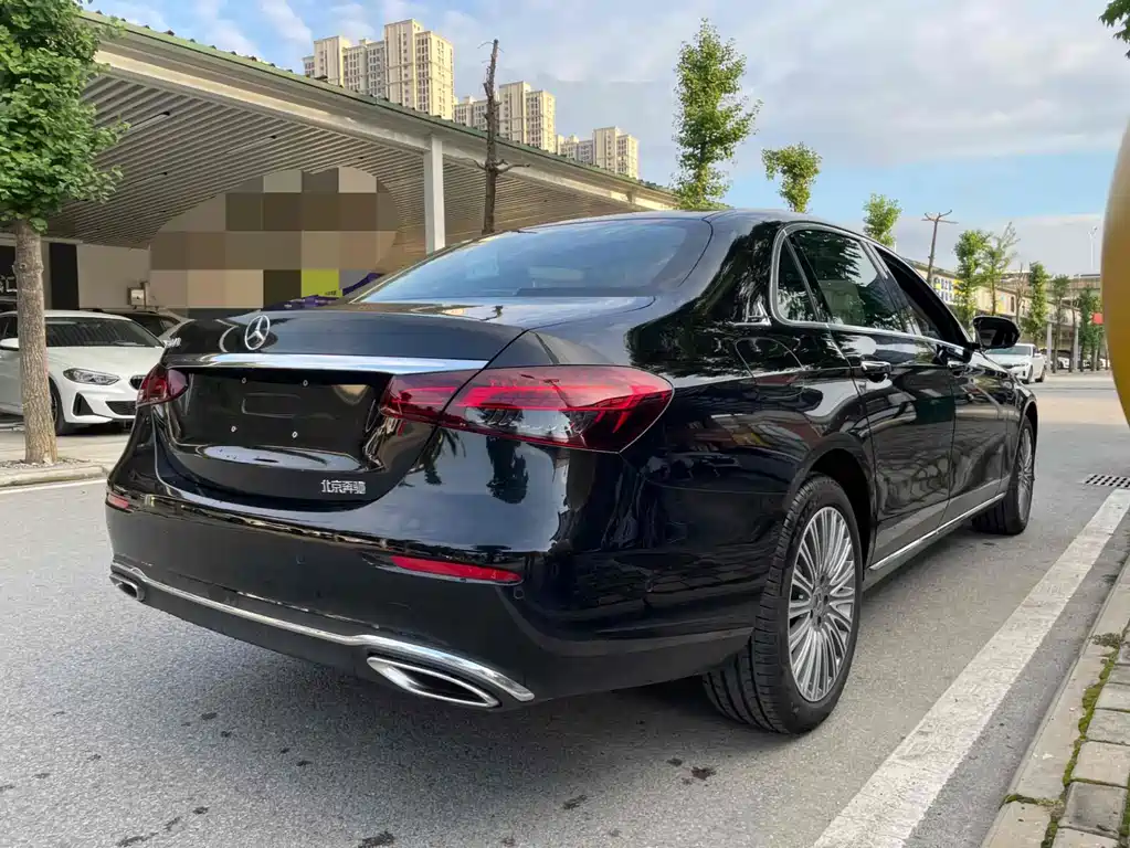 Mercedes-Benz E-Class — миниатюра 13