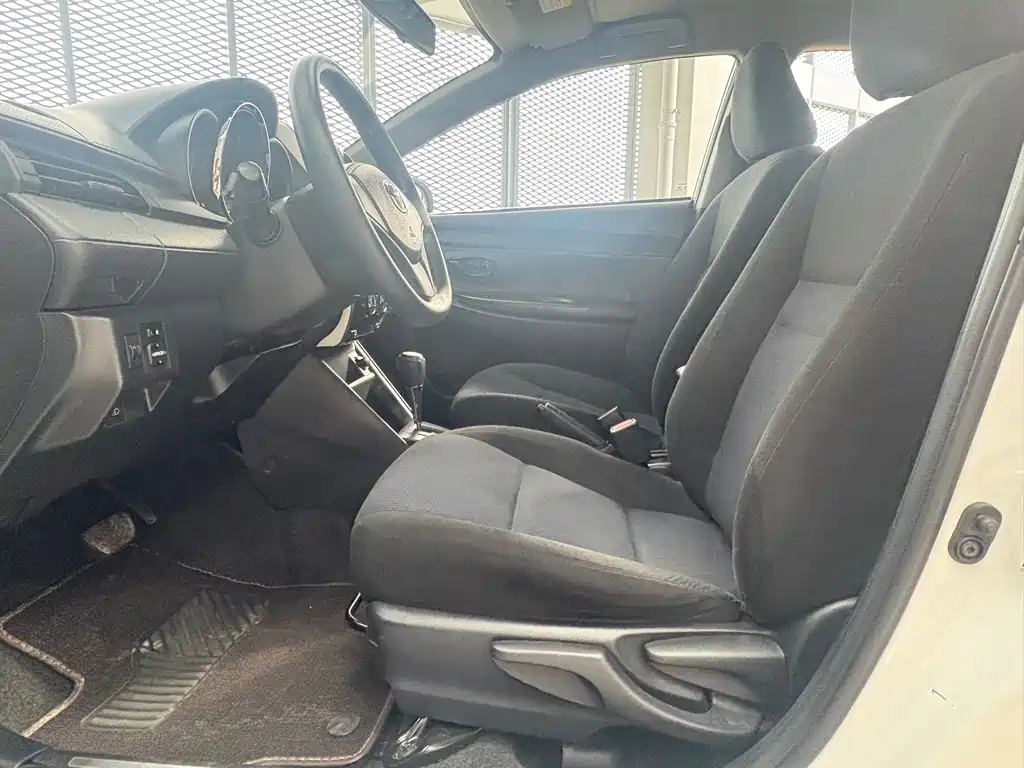 Toyota Yaris L — миниатюра 4