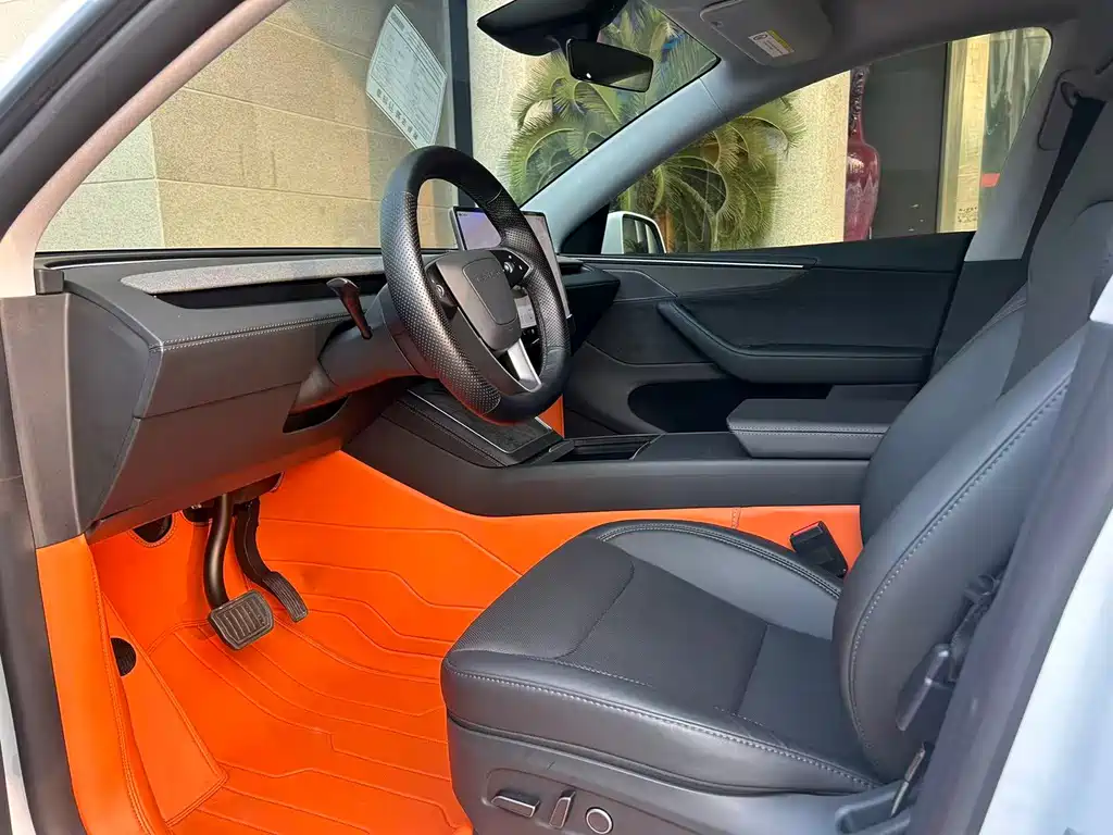 Tesla Model Y — миниатюра 4