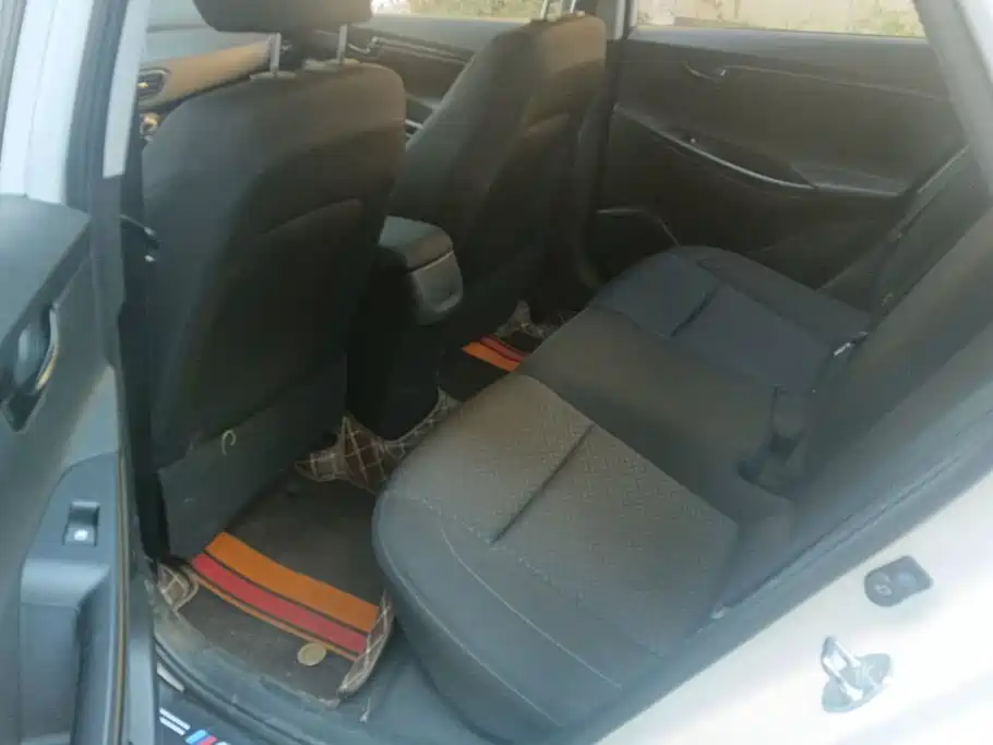 Hyundai Elantra — миниатюра 11