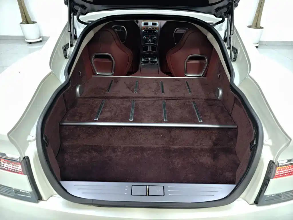 Aston Martin Rapide — миниатюра 54