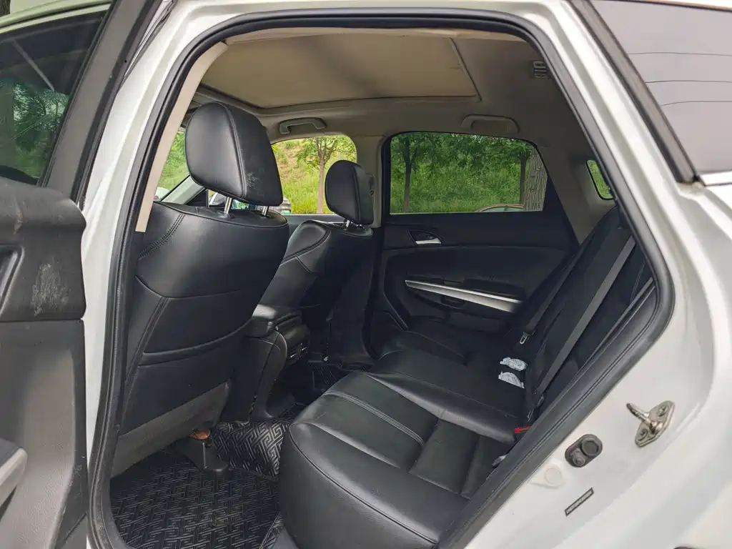Honda Crosstour 2.4L Luxury Navigation Edition, фото 6