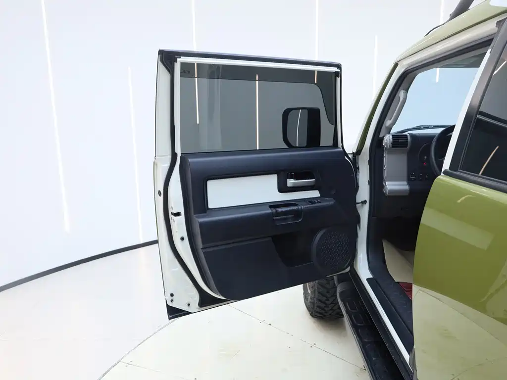 Toyota FJ Cruiser — миниатюра 11