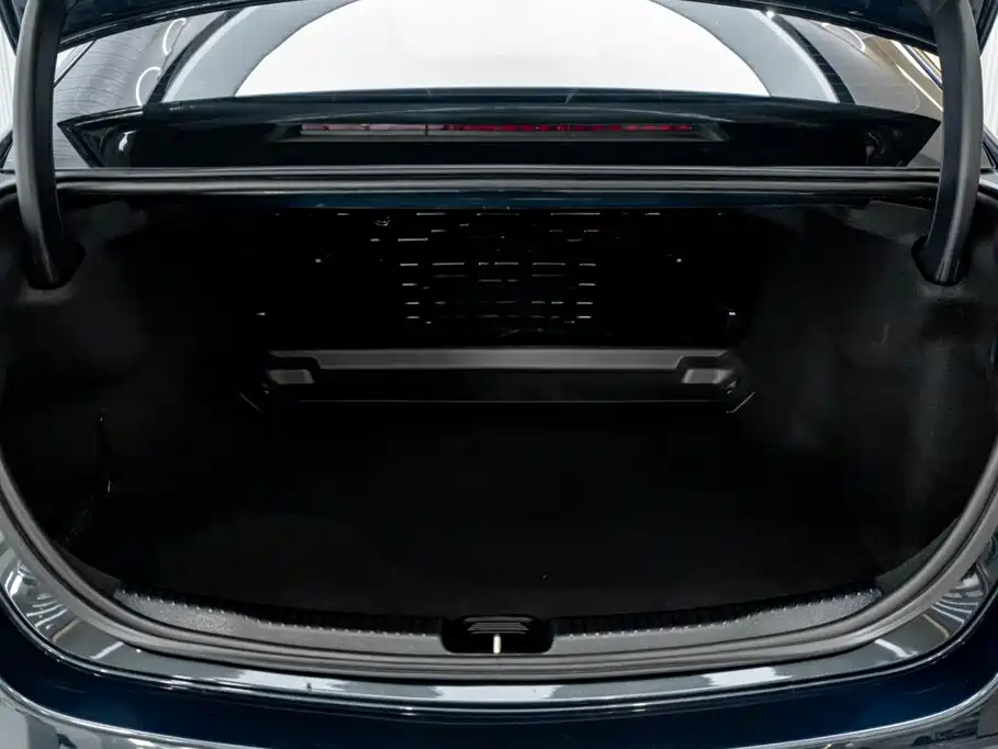 Mercedes-Benz C-Class — миниатюра 12
