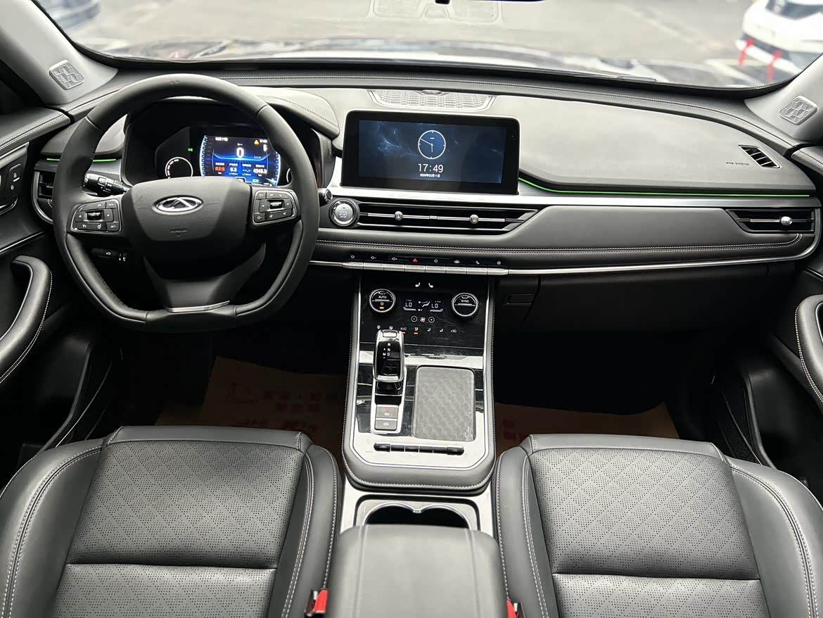 CHERY Tiggo 8 1.5 л 2025 г. Серебристо-серый, пробег 8000 км