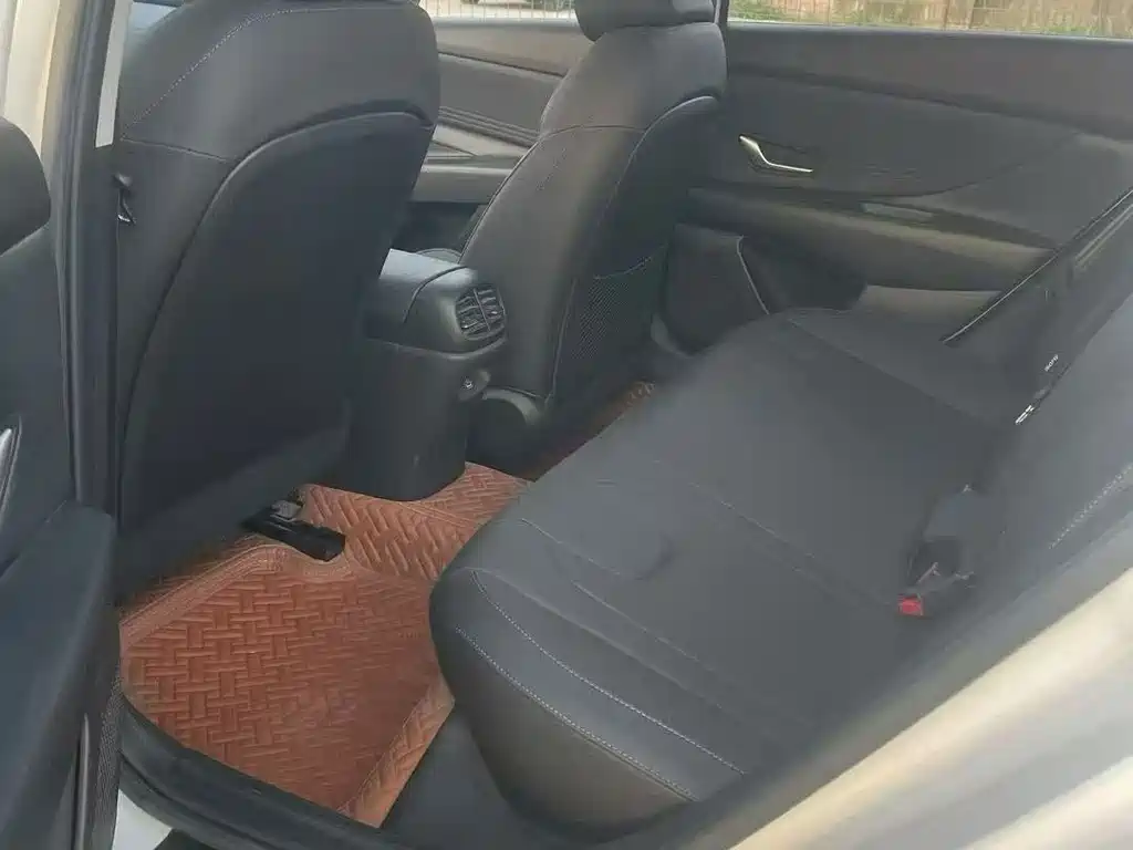 Hyundai Elantra — миниатюра 5