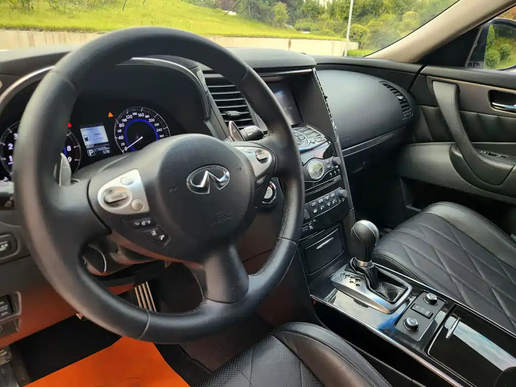 Infiniti QX70 — миниатюра 18