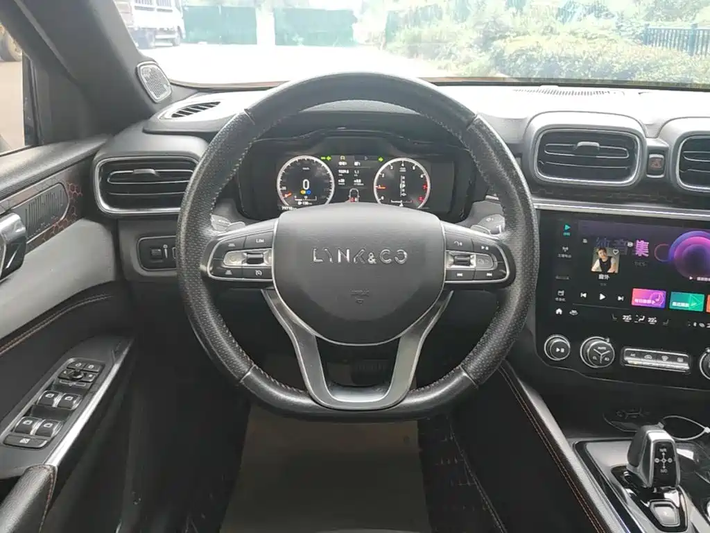 Lynk & Co 03 — миниатюра 11