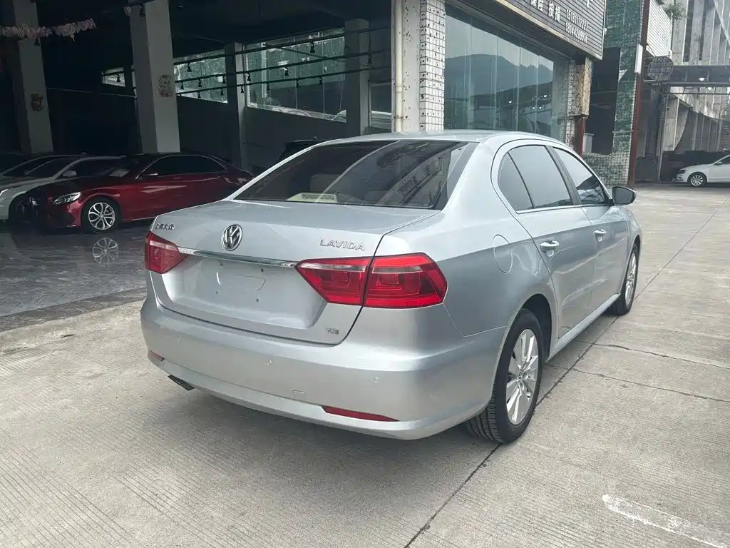Volkswagen Lavida — миниатюра 5