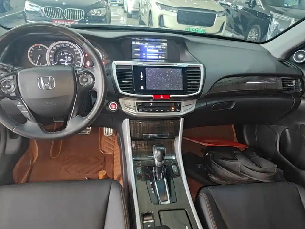 Honda Accord — миниатюра 13