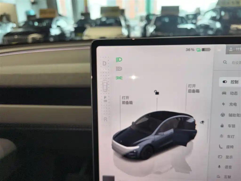 Tesla Model Y - фото 10