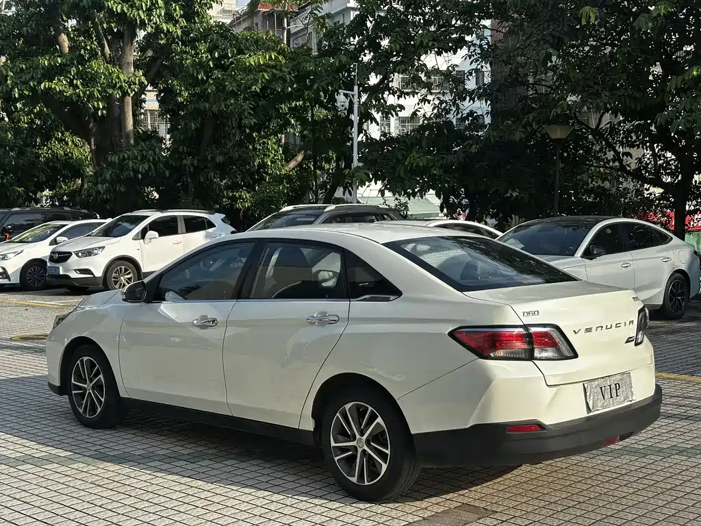 Venucia D60 — миниатюра 4