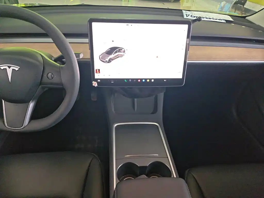 Tesla Model 3 — миниатюра 13