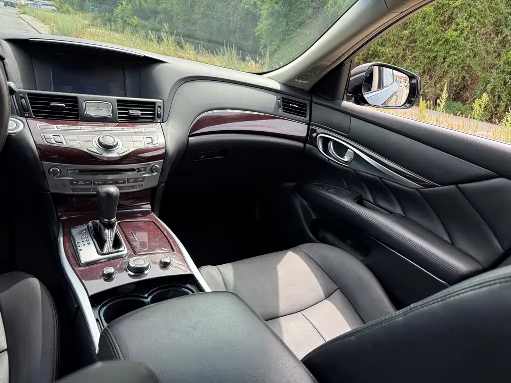 Infiniti Q70 — миниатюра 9