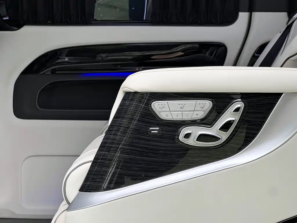 Mercedes-Benz Vito 2023 2.0T 7 мест