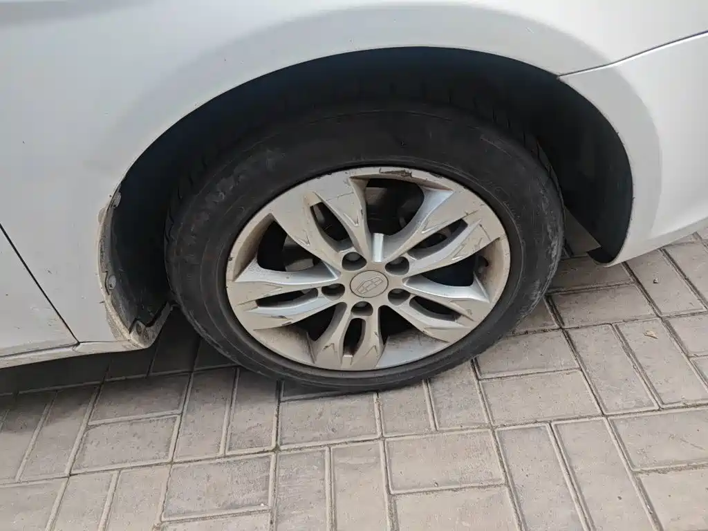Geely Emgrand — миниатюра 8