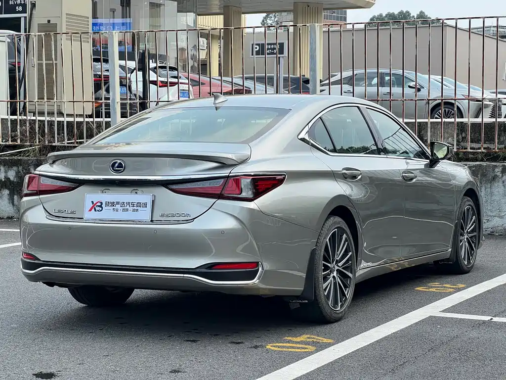 Lexus ES — миниатюра 20