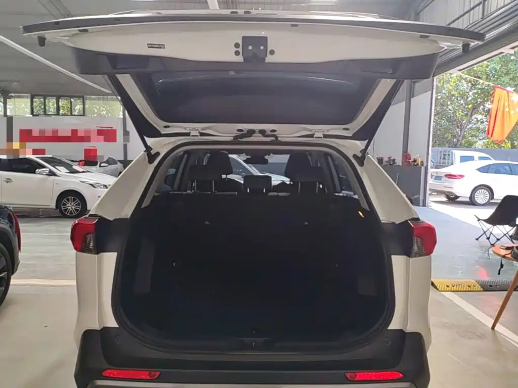 Toyota RAV4 — миниатюра 19