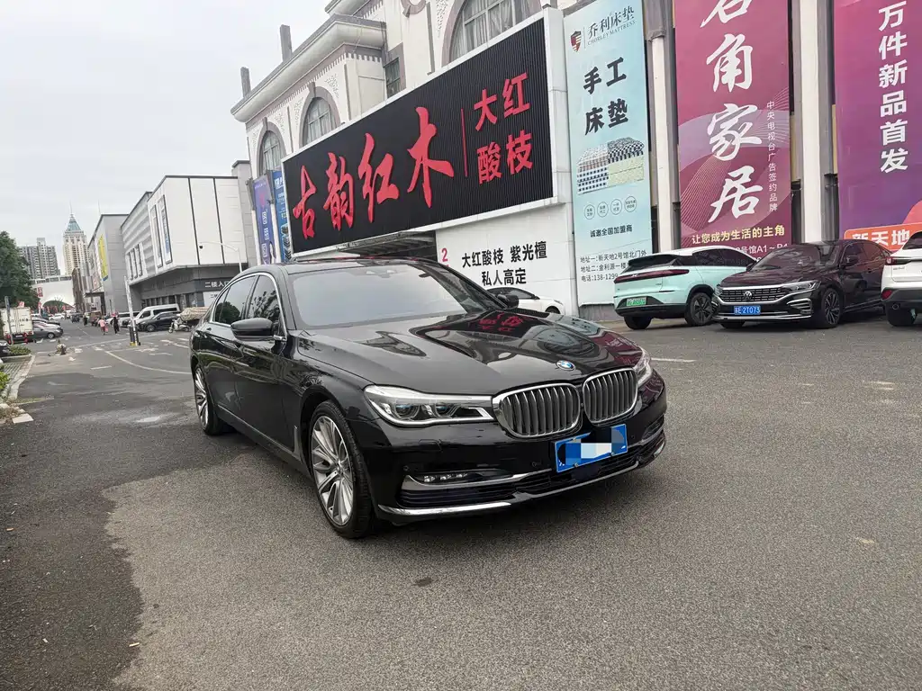 BMW 7 Series — миниатюра 3